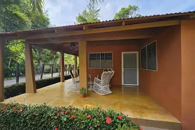 Modern Countryside Villa/4-Bdrm/3 Bath/ Ac/ WiFi/Cable/up to 15 ppl