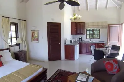 \"Panorama\" beachside apartment for two with pool