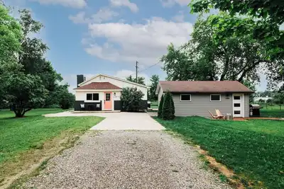 Image de The Sister's Main home + Guest Home