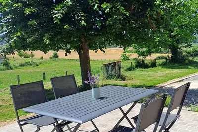 Image de Maison de campagne rénovée avec terrasse, 3 chambres et équipement moderne, au cœur des collines du Perche