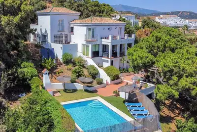 Image de Charmante maison 3 chambres avec piscine privée à Estepona