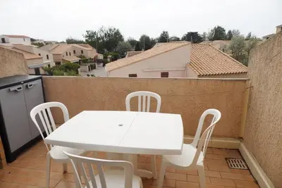 Image de Studio cabine mezzanine cosy avec terrasse et parking privé, proche plages - 4 couchages