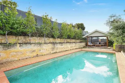 Image de Modern Family Home with Pool and Entertaining Area