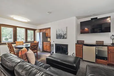 Image de 3 Br Mountain Villa | Community Pool | 3 Br | Steps to Boyne Mountain Resort