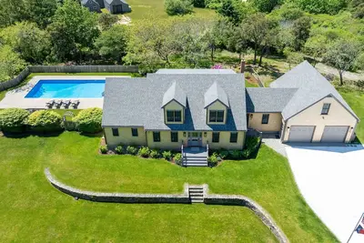 Image de Private Estate with Pool on the Bike Path to Town and Cisco