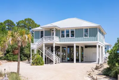 Image de New to Market! Dog-Friendly w/ Private Pool, Easy Beach & Bay Access!