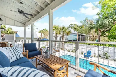 Image de Uncloudy Day hosts 10 guests with a Pool