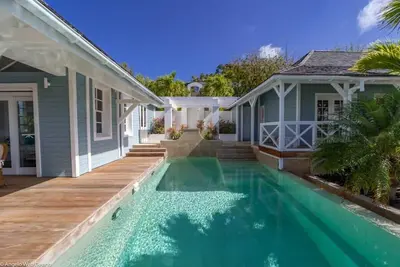 Luxurious Holiday Villa with Immersive Amenities