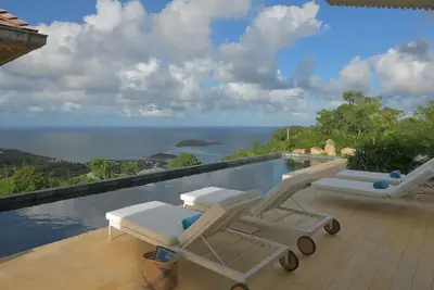 Stunning Villa Nestled in Lush Environment