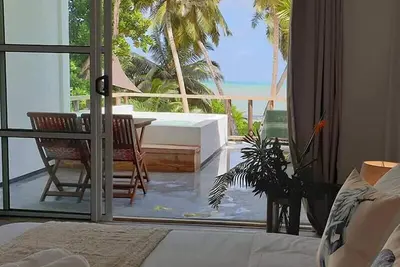 Stunning Room With Refreshing Pool And Beach View
