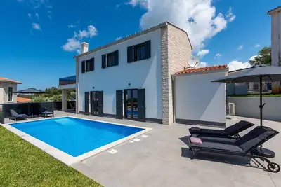 Image de Two-Bedroom Holiday house with private pool, 8 km from Porec