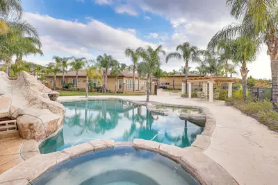 Image de Riverside Triplex 10 Mi to Dtwn: Great for Groups