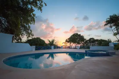 Image de Large Deck! Super King Beds!