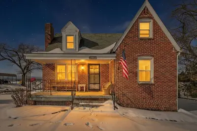 Image de Dog-Friendly Cottage w Playground, Grill & Games