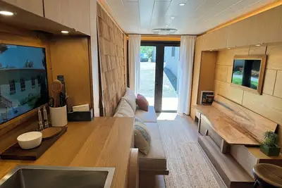 Image de \"City Hideaway: Off-Grid Luxe\"