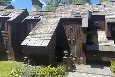 Image de Cozy 3-bedroom condo located in Plymouth, Vt. \n12 miles to Okemo mountain-