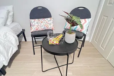 Image de Cozy Bachelor apartment| 2mins to major retail store