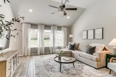 Image de Spacious Retreat with Vaulted Ceilings & Primary Suite!