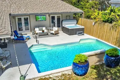 Image de Heated Pool-Large Hot Tub-Pet Friendly-Steps to Beach