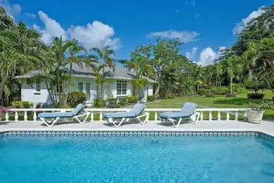 Image de Elegant 6 Bedroom Villa
