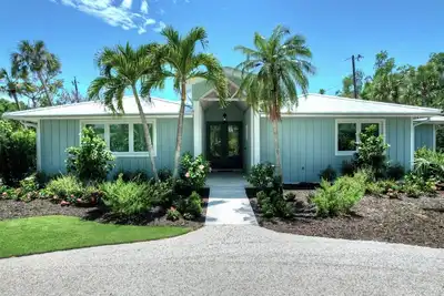 Image de Sanibel- Completely Renovated! 2 Bed\/2 Ba Duplex on east end, overlooking Canal.