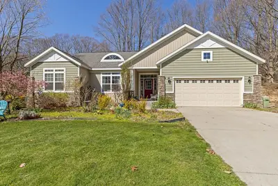 Image de Walk to Lake Michigan. Spacious 5-bedroom house near Tunnel Park and bike trails