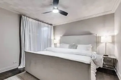 Image de Beautiful first-floor 2br/1. 5ba condo near White Rock Lake with resort-style pool, Hot tub, cold plunge pool, led therapy bed, dry sauna and outdoor cardio room