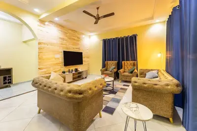 Cozy 2-bedroom apartment with WiFi, Ac in amazing East Legon