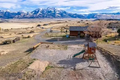 Image de Leisure on Leo! | 5 Bed, 2 Bath