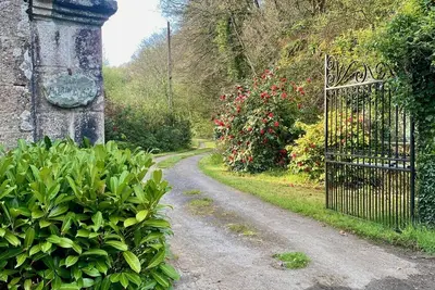 Image de Historic country house on the river. Pink granite coast excursion destination