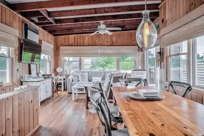 Image de Charming Fair Harbor 3br steps to ocean, sunset view, WiFi, A/C, outdoor shower.