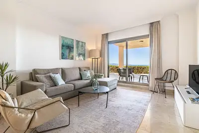 Image de Large 3-Bedroom Nestled in Golf Paradise