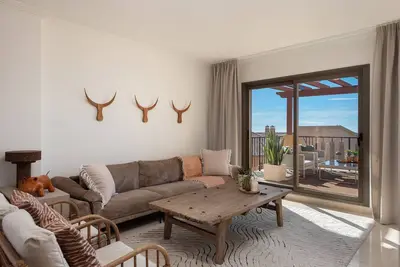 Beautiful 2-Br Penthouse with Ethnic Interiors