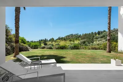 Image de Panoramic Views and Large Garden in Atalaya Hills