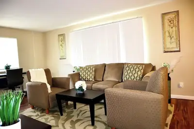 Image de Cozy Modern and chic 3-bed parking & 2 bath King beds10 min downtown Dayton ❤️