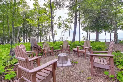 Image de Modern Waterfront Home - 1 Mi to Cave Point Park!