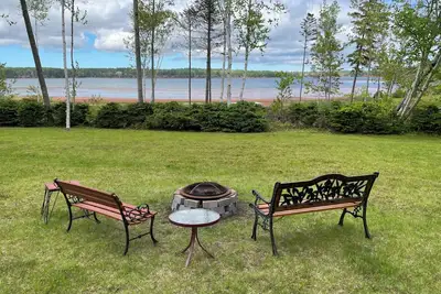 Image de Waterfront - Ac beach steps away Kayaking Paddle Boat Canoeing Bbq Gazebo Hamock
