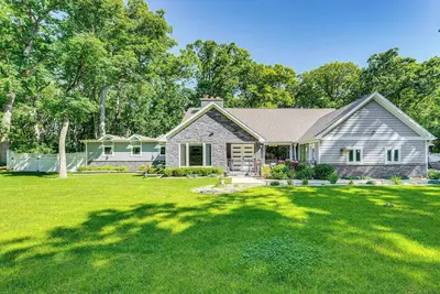 Image de Expansive Fontana Home < 2 Mi to Geneva Lake!