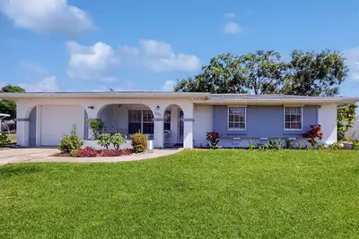 Image de Home with  pool, kitchen, & terrace, fully equipped kitchen & close to beaches