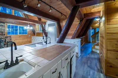 Image de Cozy 3-bedroom house with WiFi, Ac in peaceful Shaver Lake