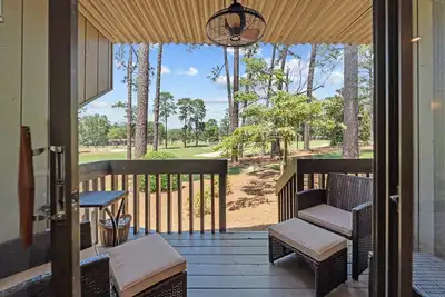 Image de Pied-à-terre Pinehurst Golf-Front Apartment Sleeps 4