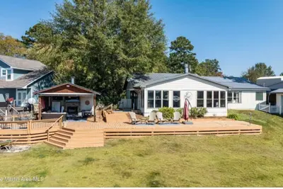 Image de Your Perfect Lakeside Retreat. 3 Br, 3. 5 Bath. Breathtaking sunset views!