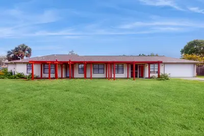 Image de Spacious home with enclosed yard & near attractions