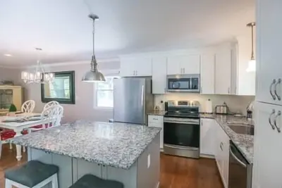 Image de Renovated Perfection in Quiet W-S Neighborhood
