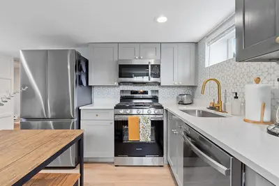 Image de Urban Hideaway • 2br • Pets Ok • Park 2 Cars • Laundry • Fast Wifi