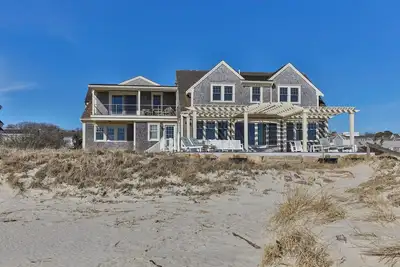 Image de Beachfront Estate, walk to Main St, Harwichport!