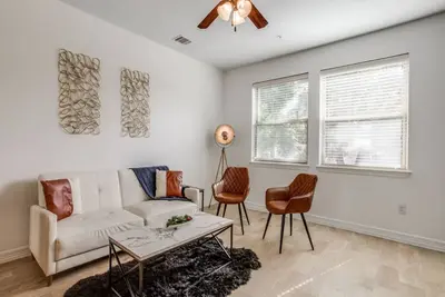 Image de 3br Townhome Next to Ut With Garage 8654