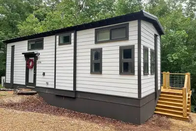 Image de Moon River Mentone 1-A Riverfront Tiny Home