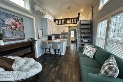 Image de Moon River Mentone 2-A Riverfront Tiny Home