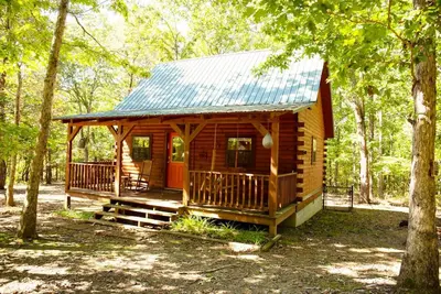 Image de Walden Cabin! Hot Tub, Fire Pit, Private
